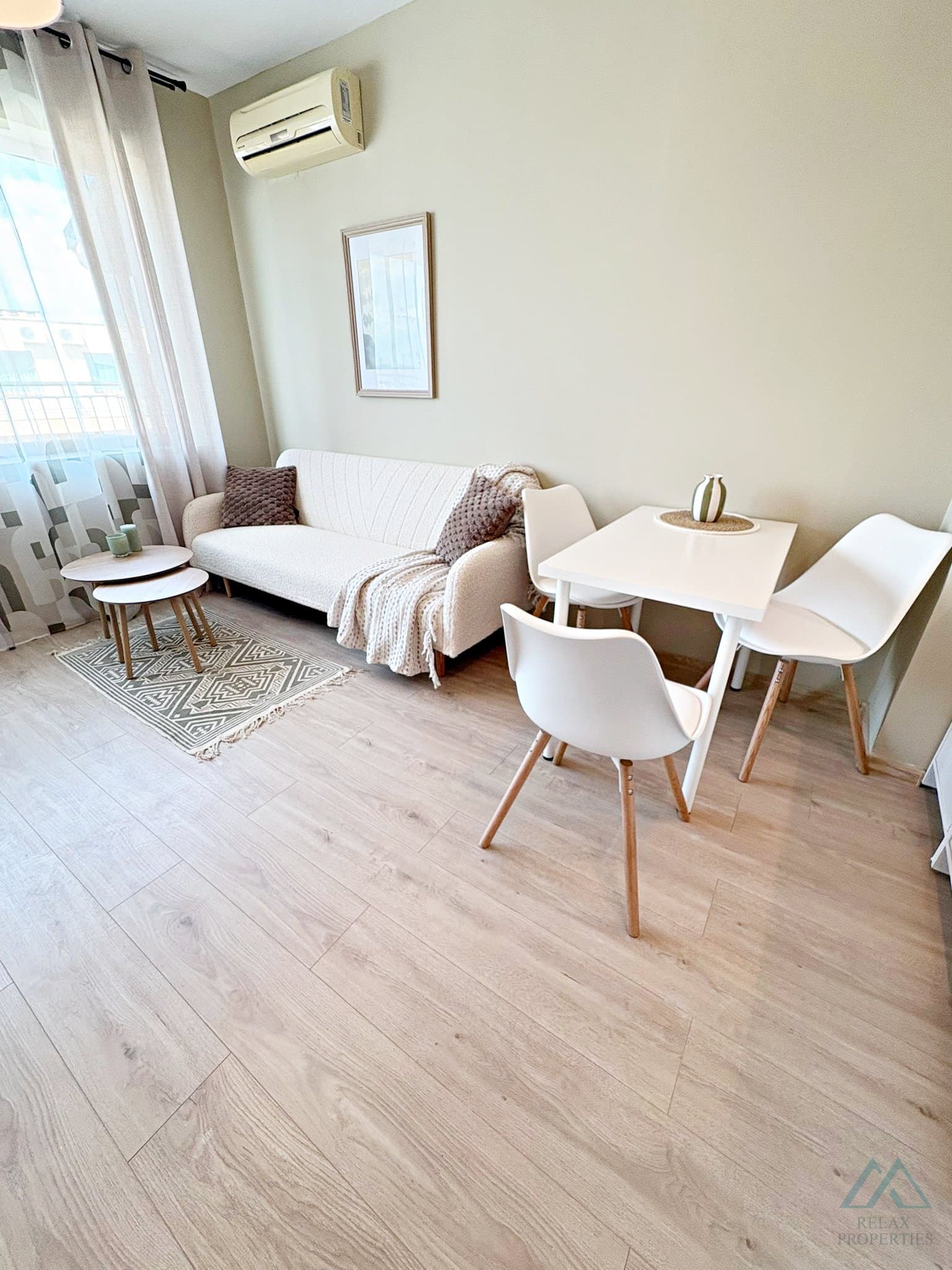 Prostorný apartmán 2+kk v komplexu Amadeus 5, 720 m od moře, Slunečné pobřeží - foto 4