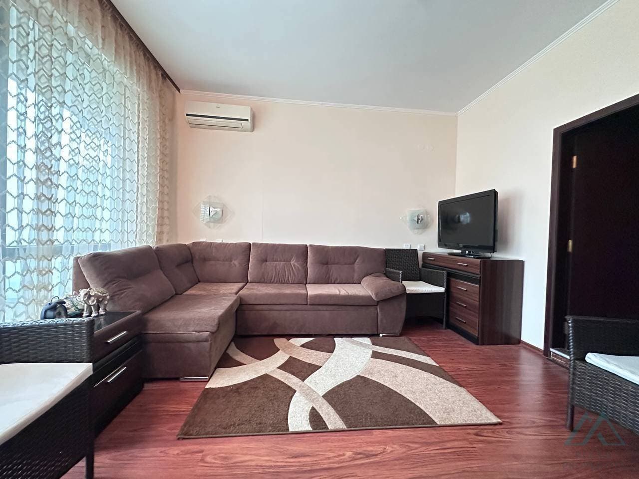 Velký apartmán 3+kk, terasou a výhledem na moře, Hotel Babylon, 120 m od moře, Slunečné pobřeží - foto 3