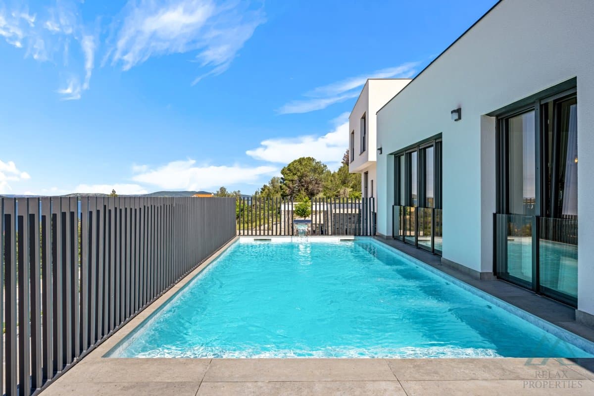 Luxusní moderní vila s bazénem a výhledem na moře - Primošten, Chorvatsko - foto 2