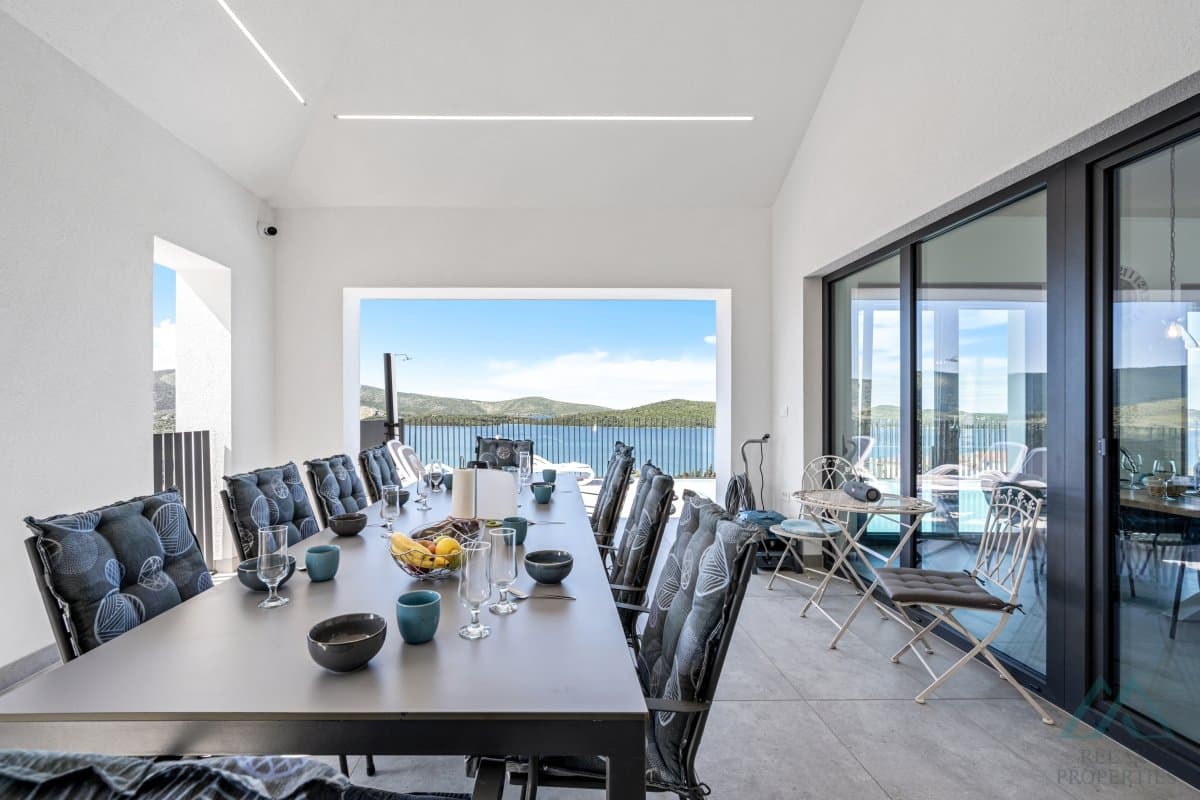 Luxusní moderní vila s bazénem a výhledem na moře - Primošten, Chorvatsko - foto 3