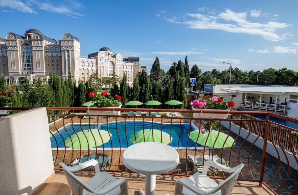 apartmán 2+kk s výhledem na bazén, 300 m od moře - Sveti Vlas - foto 1