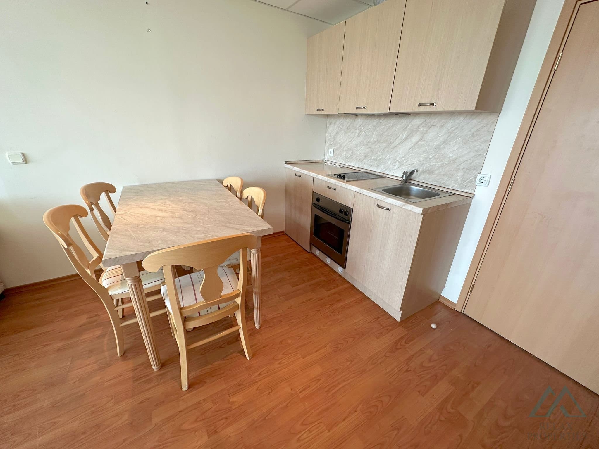 Apartmán s výhledem na moře a bazén, 200 m od pláže - Slunečné pobřeží - foto 9