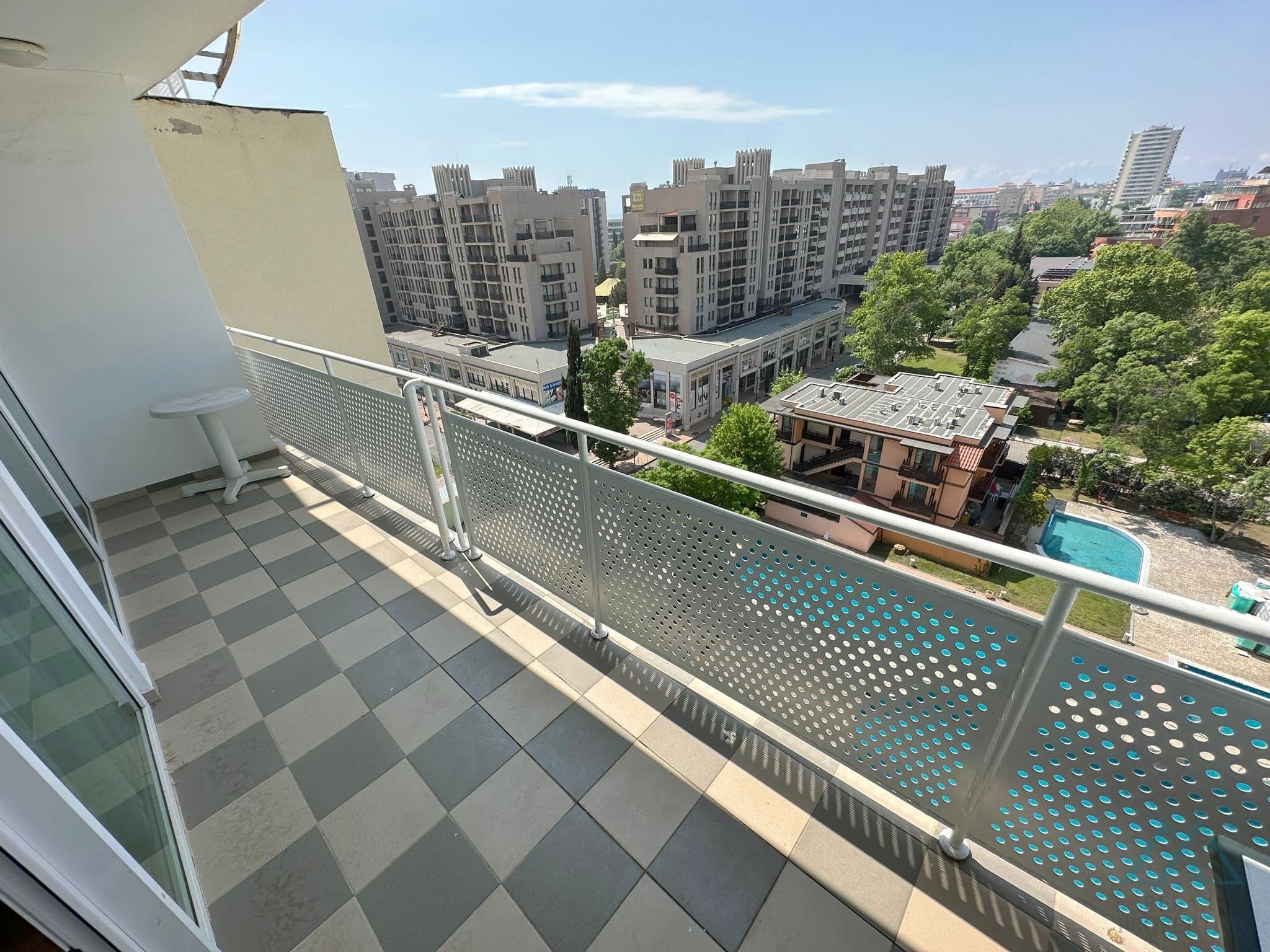 Apartmán s výhledem na moře a bazén, 200 m od pláže - Slunečné pobřeží - foto 2