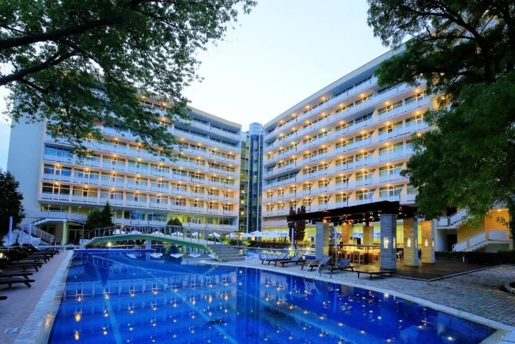 Apartmán s výhledem na moře a bazén, 200 m od pláže - Slunečné pobřeží - foto 1