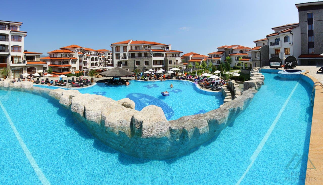 Světlý apartmán 2+kk s výhledem na bazén, 4* Vineyards SPA Resort, Aheloy - foto 1