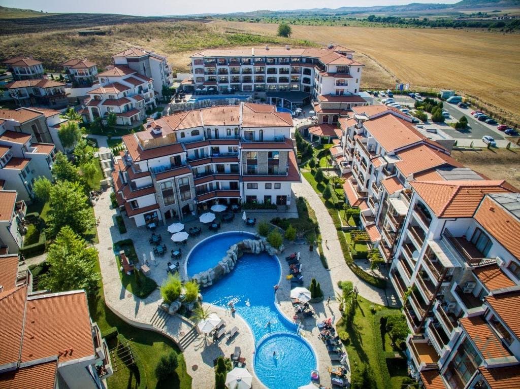Světlý apartmán 2+kk s výhledem na bazén, 4* Vineyards SPA Resort, Aheloy - foto 14
