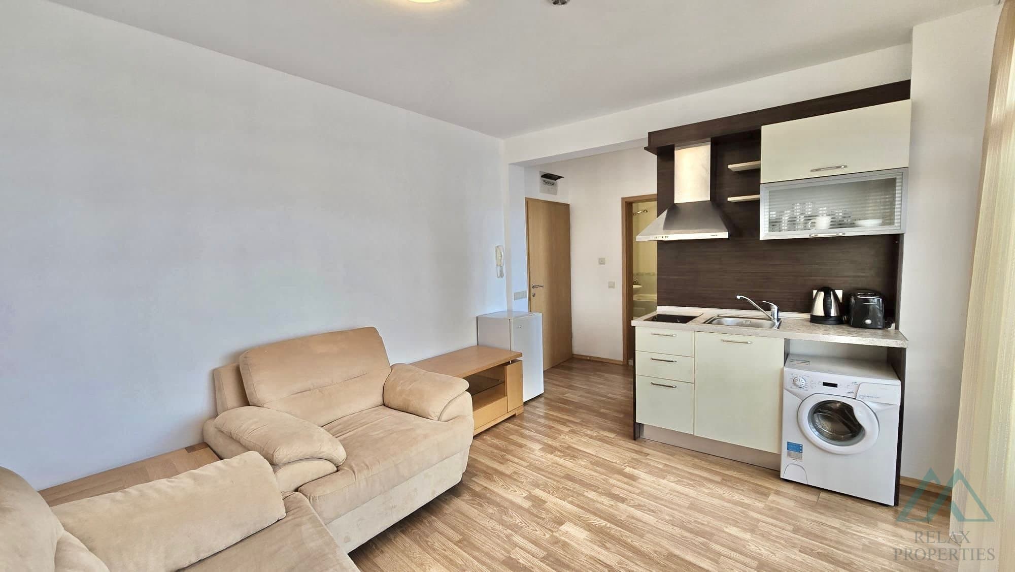 Světlý apartmán 2+kk s výhledem na bazén, 4* Vineyards SPA Resort, Aheloy - foto 4