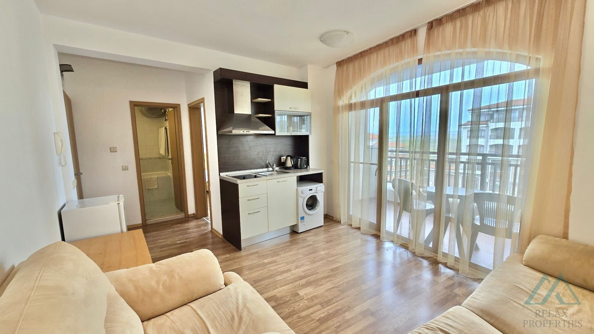 Světlý apartmán 2+kk s výhledem na bazén, 4* Vineyards SPA Resort, Aheloy - foto 2