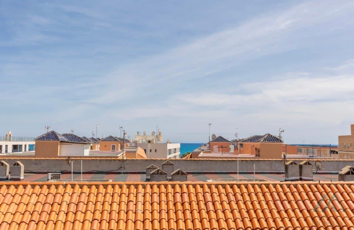 Světlý apartmán s částečným výhledem na moře, pouhých 280 m od pláže La Mata, Torrevieja, Španělsko - foto 12