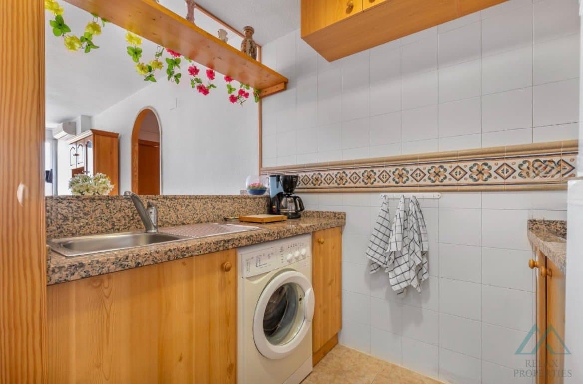 Světlý apartmán s částečným výhledem na moře, pouhých 280 m od pláže La Mata, Torrevieja, Španělsko - foto 6