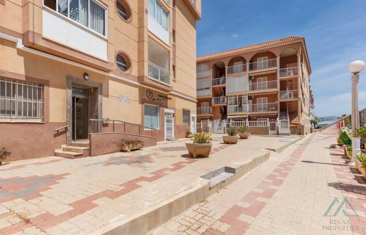 Světlý apartmán s částečným výhledem na moře, pouhých 280 m od pláže La Mata, Torrevieja, Španělsko - foto 3
