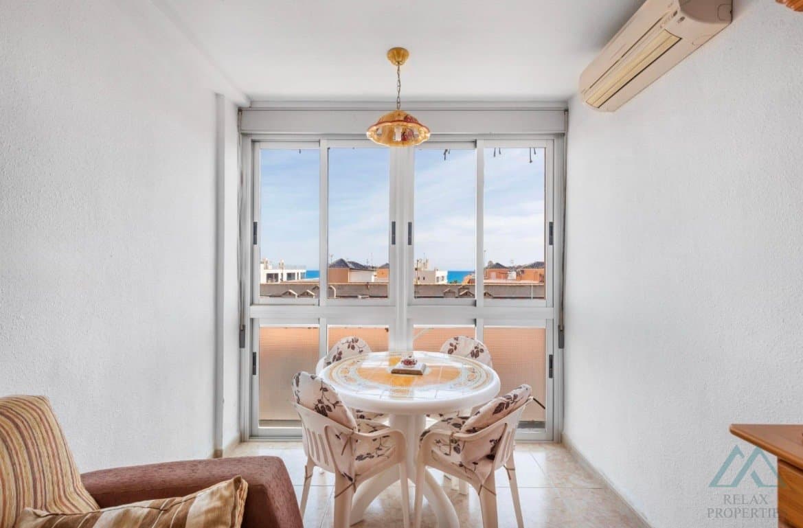 Světlý apartmán s částečným výhledem na moře, pouhých 280 m od pláže La Mata, Torrevieja, Španělsko - foto 11
