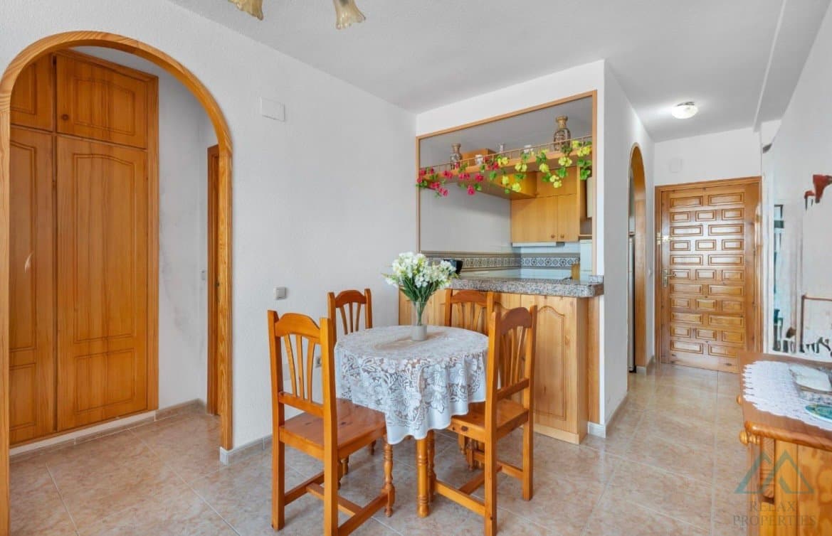 Světlý apartmán s částečným výhledem na moře, pouhých 280 m od pláže La Mata, Torrevieja, Španělsko - foto 10