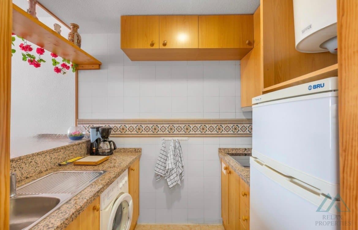 Světlý apartmán s částečným výhledem na moře, pouhých 280 m od pláže La Mata, Torrevieja, Španělsko - foto 8