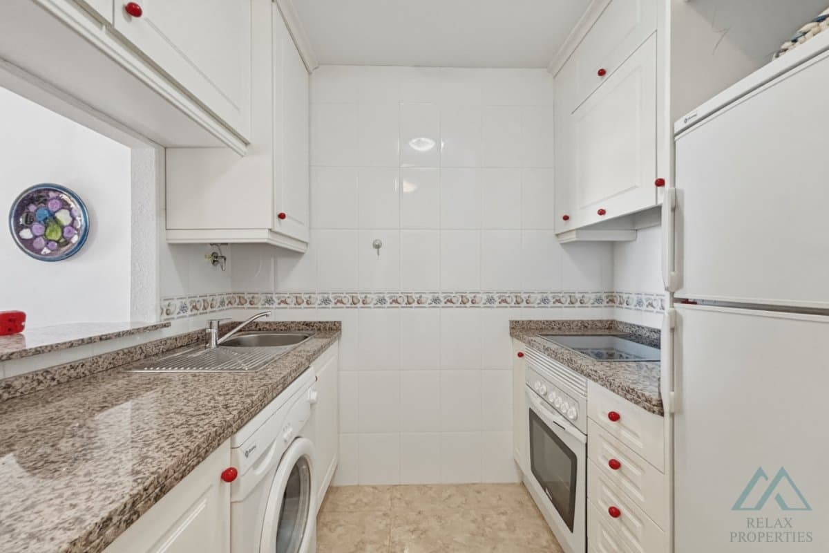 Apartmán se zasklenou terasou a výhledem na moře v komplexu Torresol, La Mata, Španělsko - foto 7