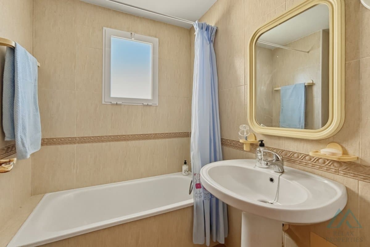 Apartmán se zasklenou terasou a výhledem na moře v komplexu Torresol, La Mata, Španělsko - foto 24