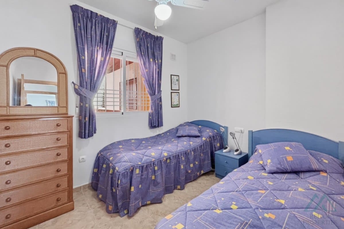 Apartmán se zasklenou terasou a výhledem na moře v komplexu Torresol, La Mata, Španělsko - foto 14