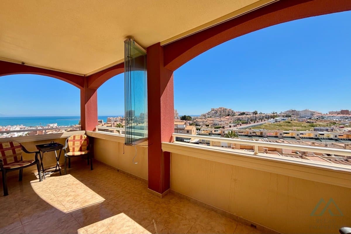 Apartmán se zasklenou terasou a výhledem na moře v komplexu Torresol, La Mata, Španělsko - foto 18