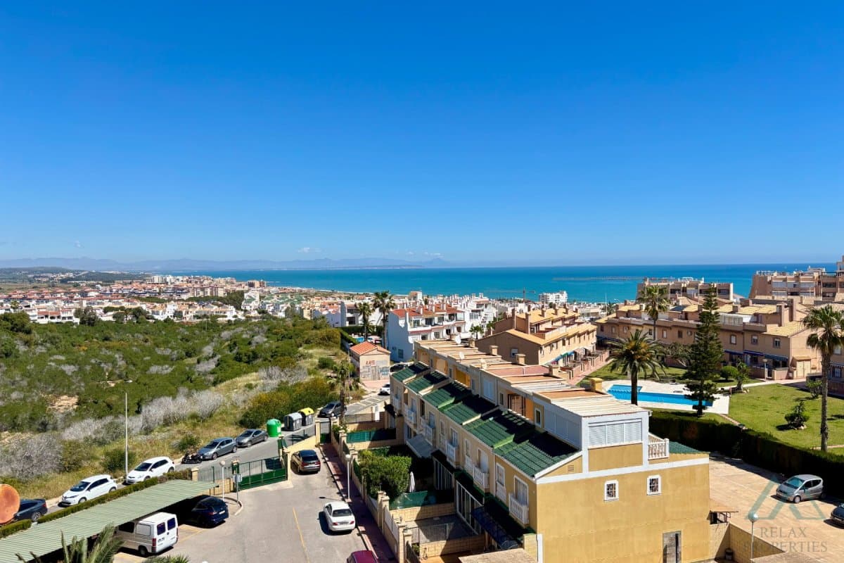 Apartmán se zasklenou terasou a výhledem na moře v komplexu Torresol, La Mata, Španělsko - foto 19