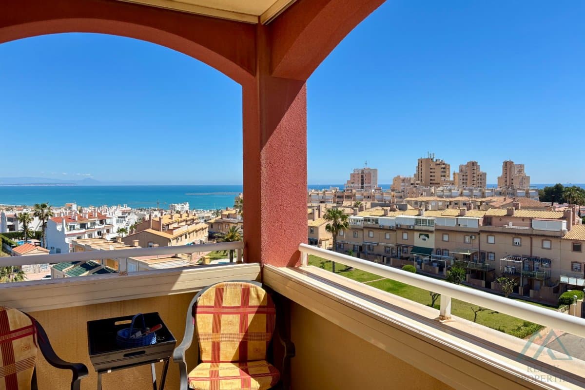 Apartmán se zasklenou terasou a výhledem na moře v komplexu Torresol, La Mata, Španělsko - foto 21