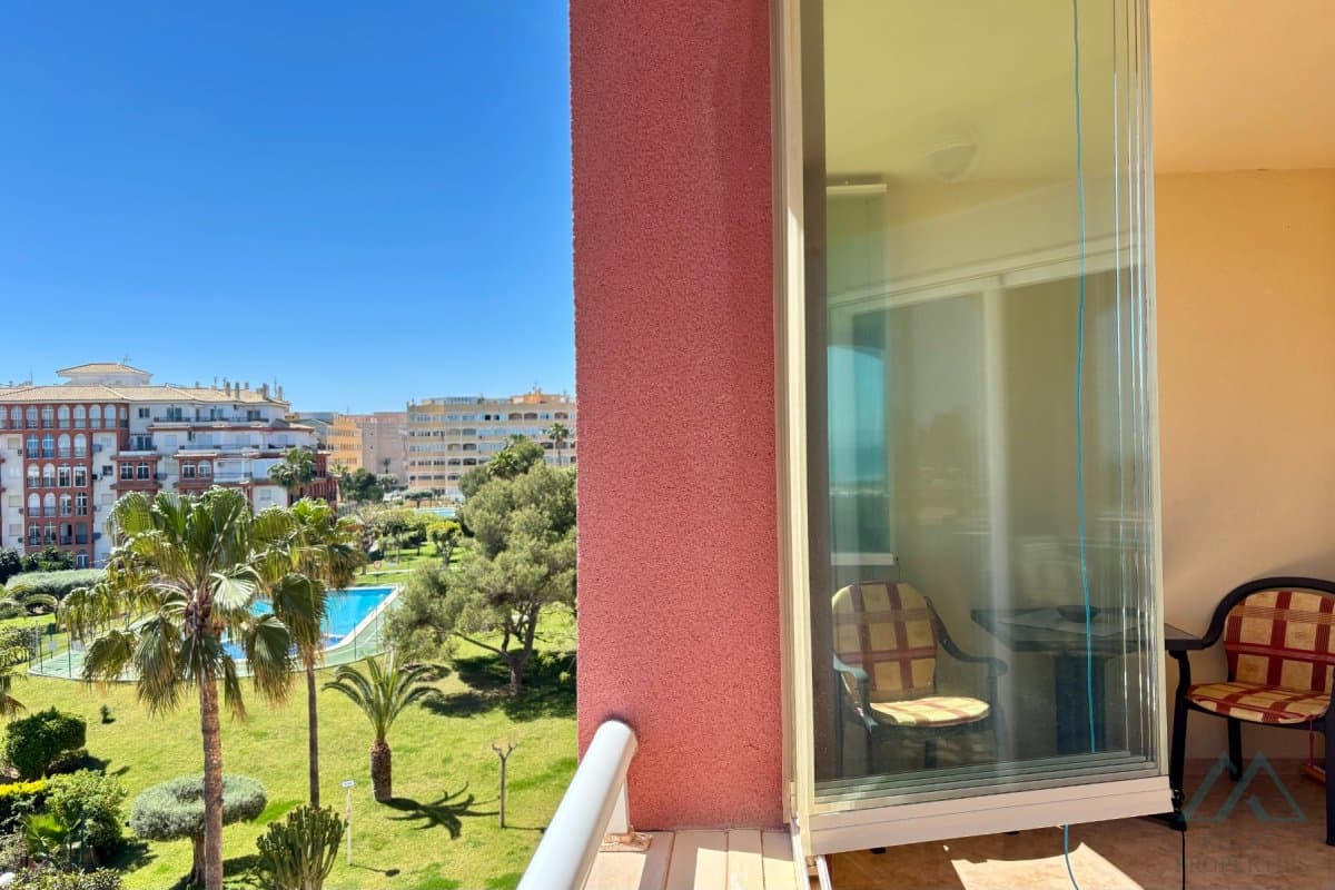 Apartmán se zasklenou terasou a výhledem na moře v komplexu Torresol, La Mata, Španělsko - foto 22