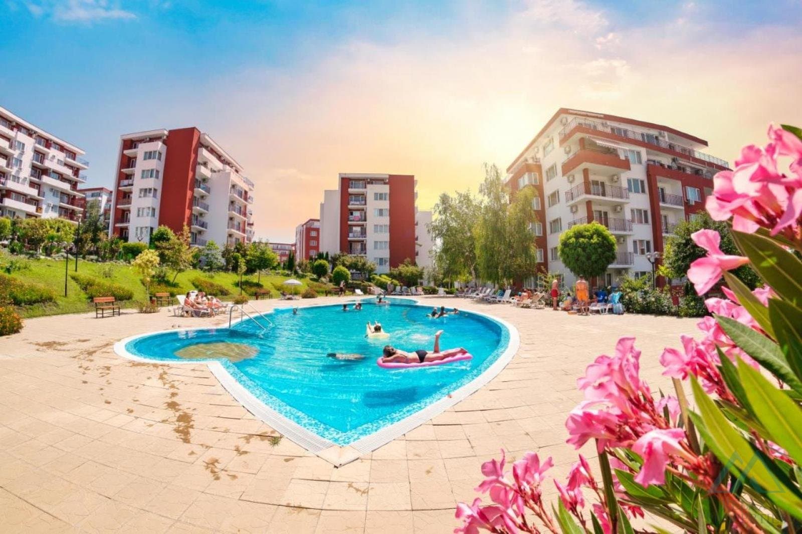 2+kk apartmán s nádherným výhledem na moře v komplexu Marina View Fort, 50 m od moře, Sveti Vlas, Bulharsko - foto 3