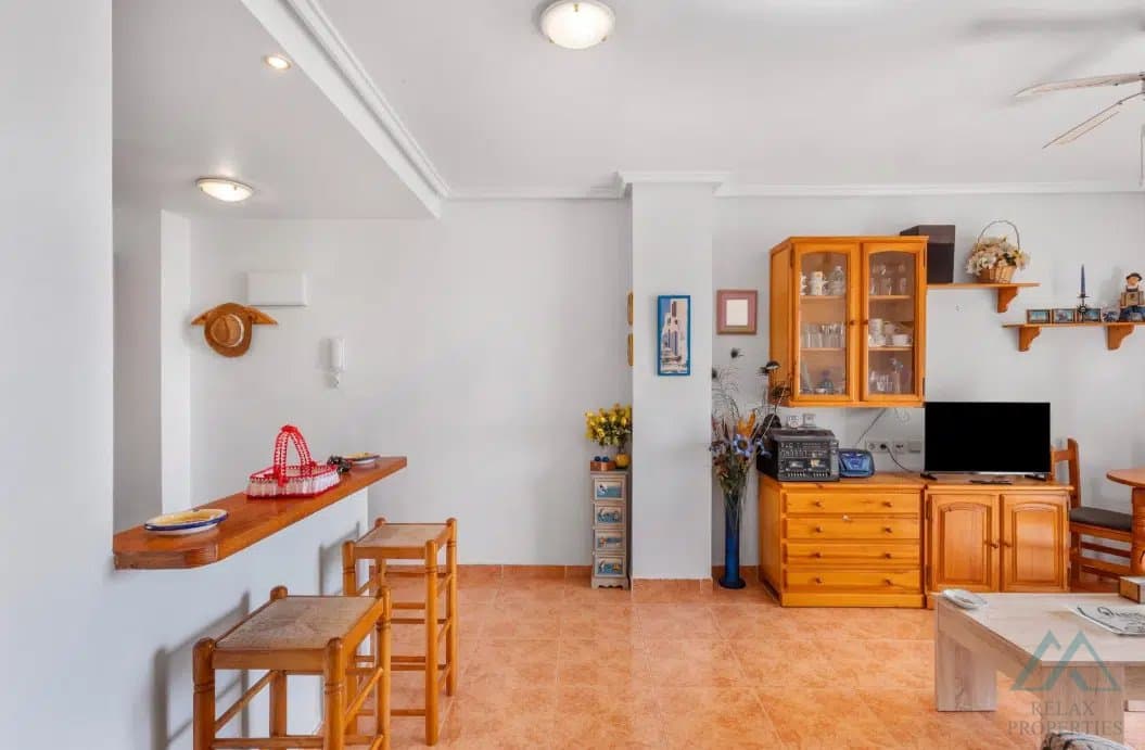 Atraktivní apartmán s výhledem v oblíbené lokalitě Nueva Torrevieja - foto 4