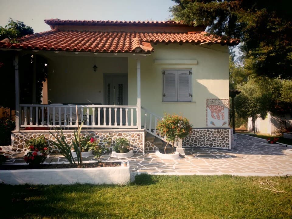 Rodinný dům 110 m² na velkém pozemku jen 120 m od moře – Nikiti, Sithonie, Chalkidiki - foto 1