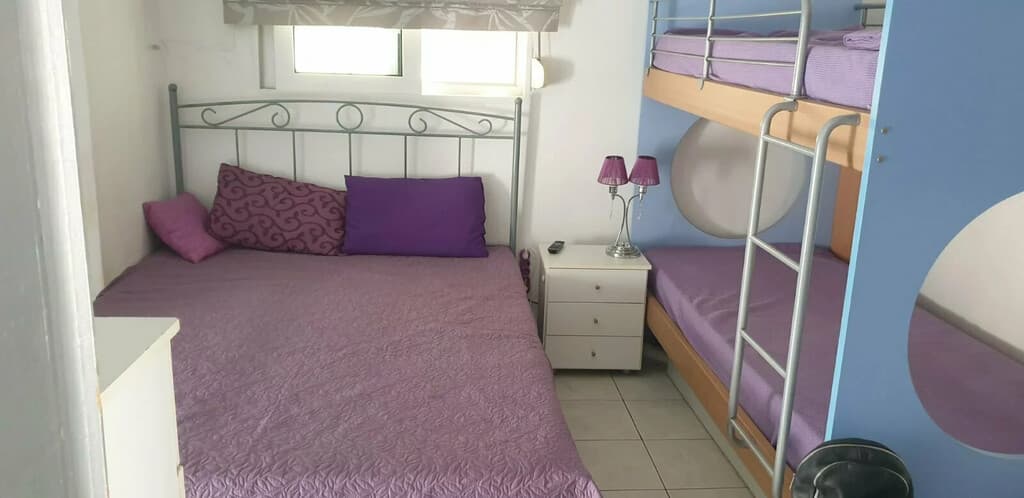 Apartmán s velkou terasou ve známém letovisku Loutraki na Peloponésu - foto 11
