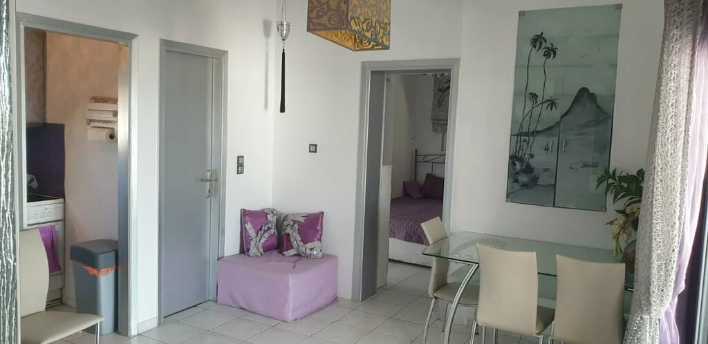 Apartmán s velkou terasou ve známém letovisku Loutraki na Peloponésu - foto 6