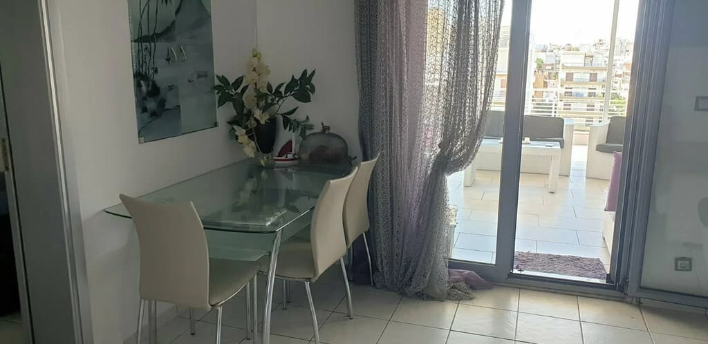 Apartmán s velkou terasou ve známém letovisku Loutraki na Peloponésu - foto 3