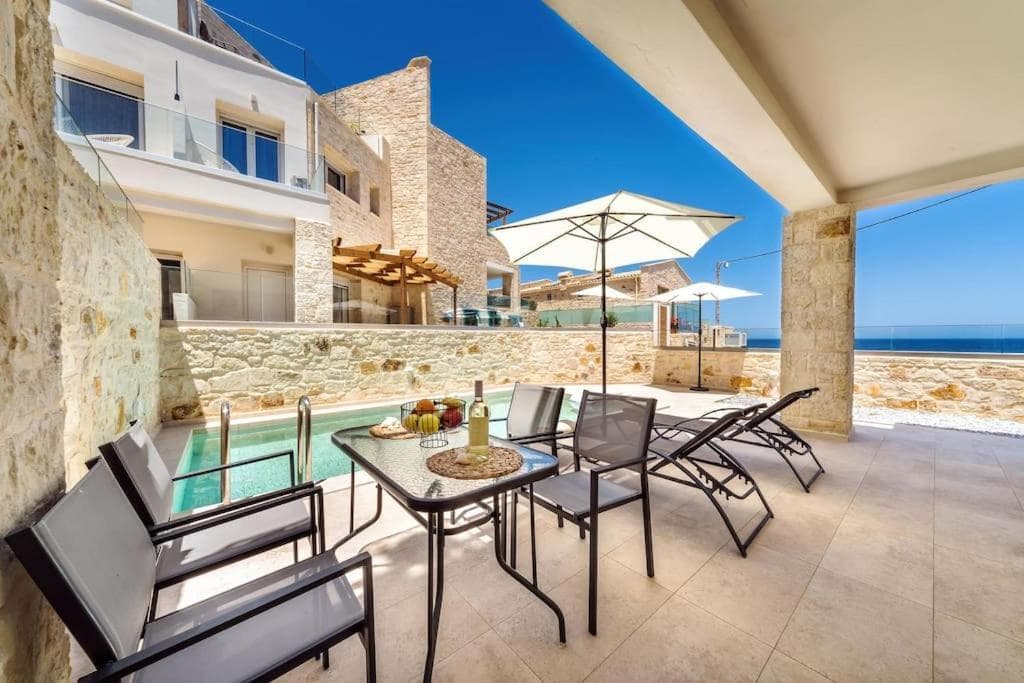 Moderní dvoupodlažní vila s vlastním bazénem, Panormos, Kréta – pouze 120 m od moře - foto 1